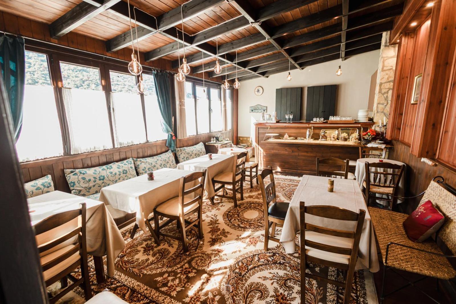 Fanaras Hotel Kalavryta Ngoại thất bức ảnh