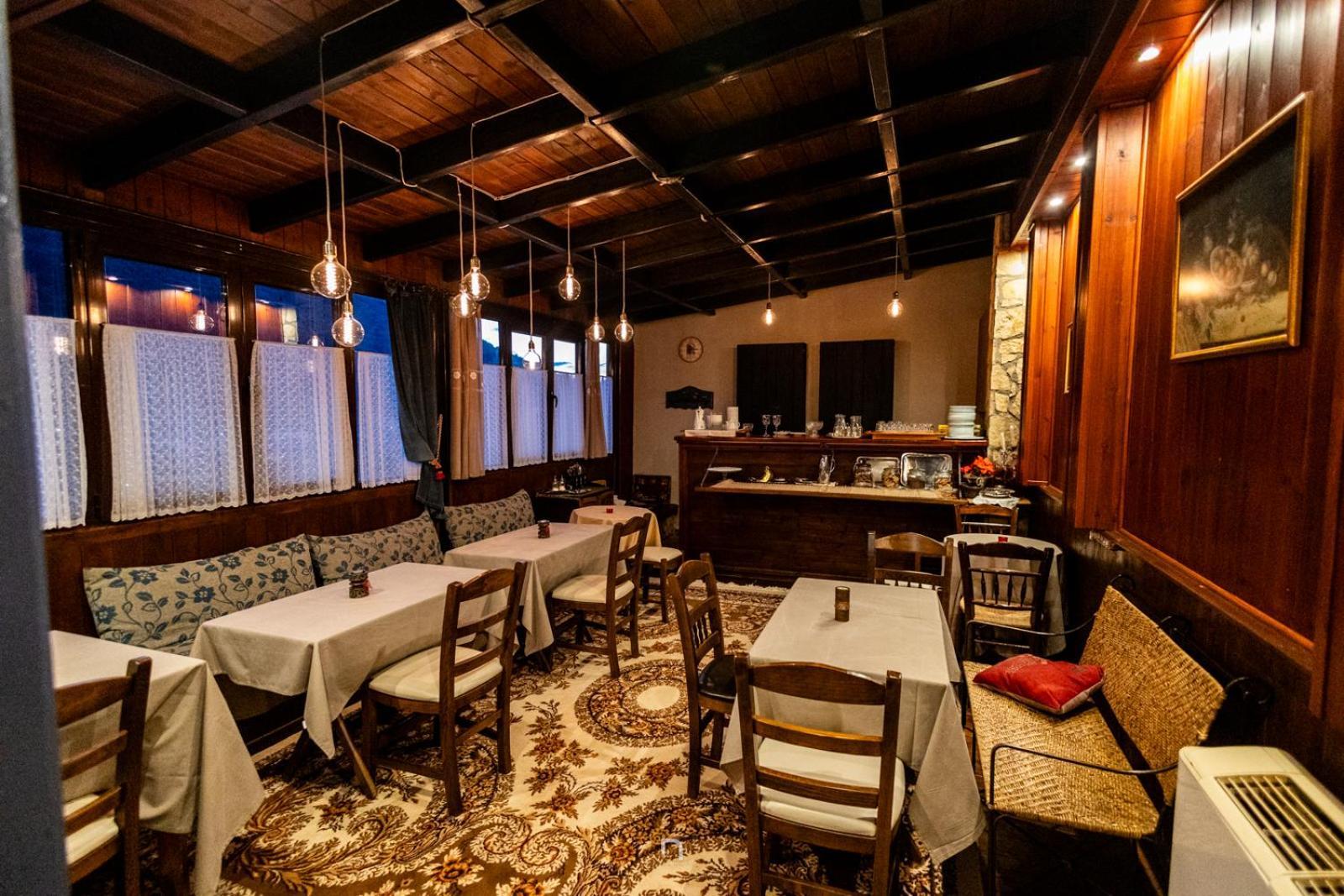 Fanaras Hotel Kalavryta Ngoại thất bức ảnh